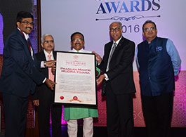 Jiji Mammen CEO, MUDRA receiving SKOCH Award on behalf of Department of Financial Services (DFS)