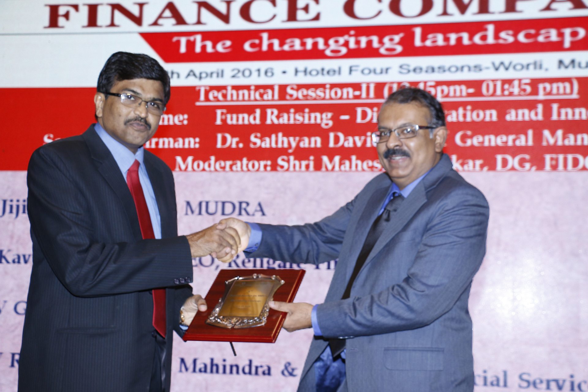 Jiji Mammen CEO, MUDRA receiving Momento at the National Summit on NBFCs